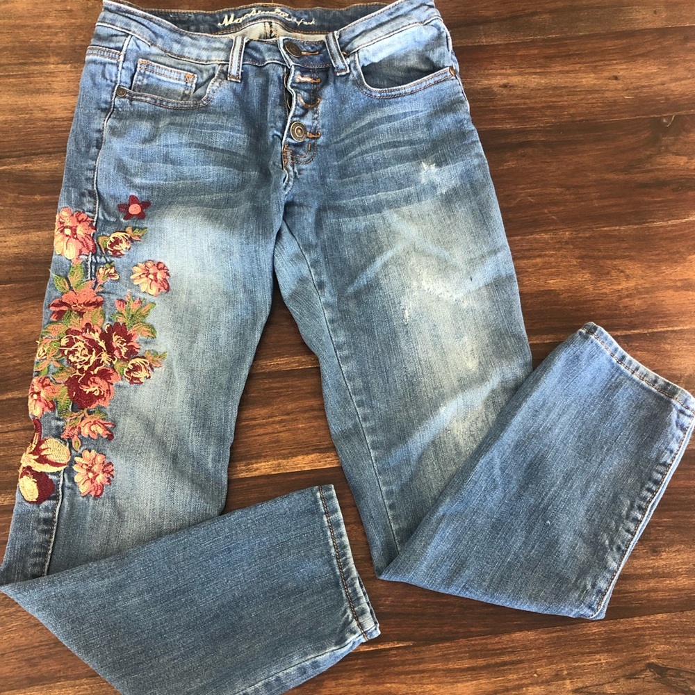Distressed jeans with button fly